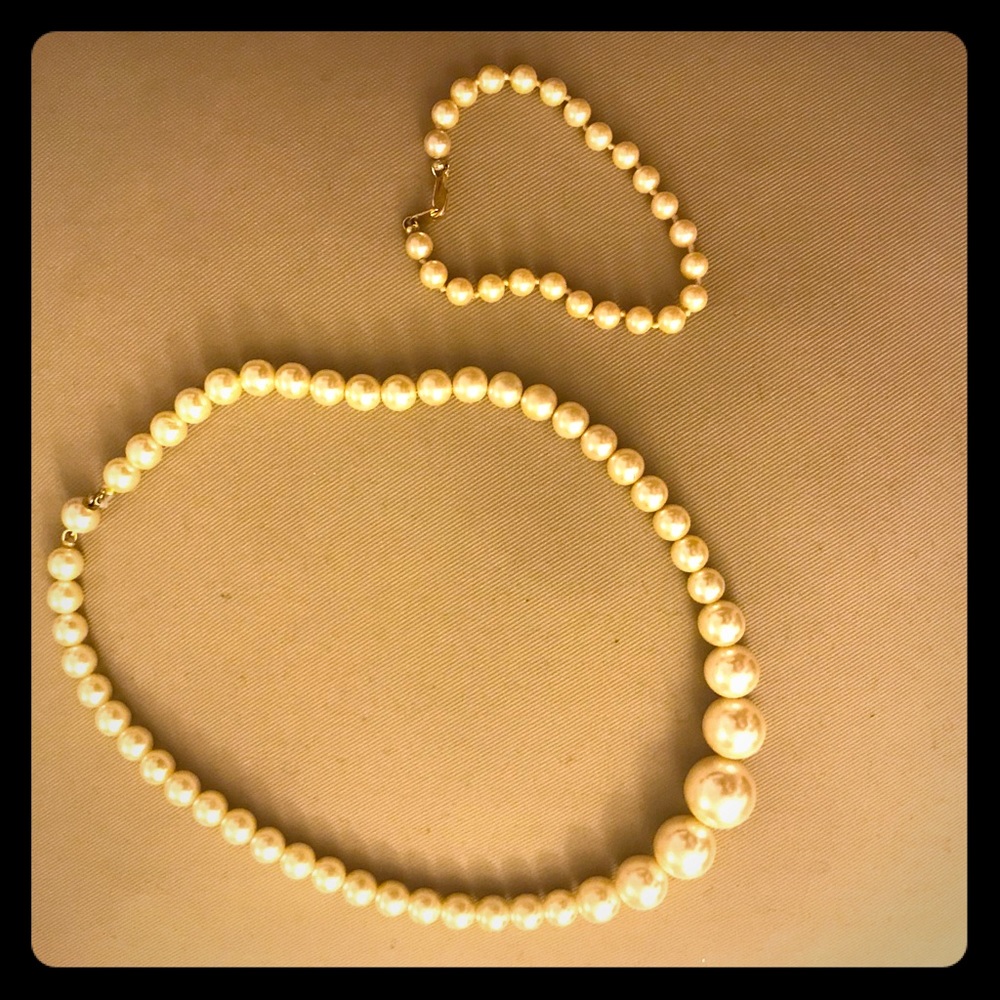 SO PRETTY Pearls! Necklace & Bracelet Set!
